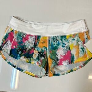 Lululemon Speed Up Low-Rise Lined Short 2.5"
No Limits White Multi / White